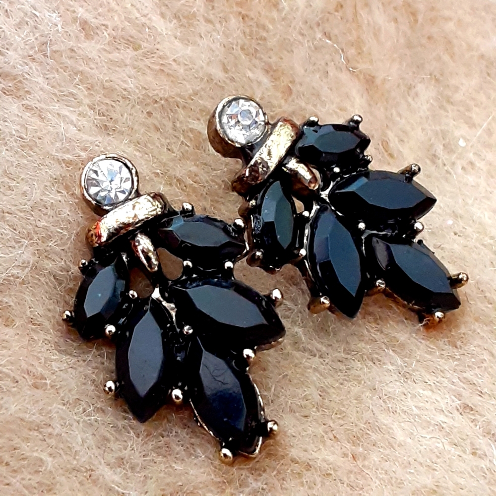 Black gold crystal earrings☆♡☆